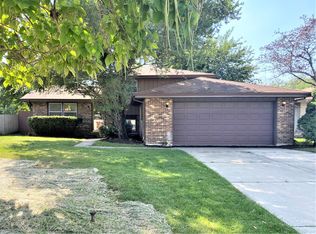 225 Poston Rd, Willow Springs, IL 60480