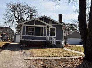 863 39th St, Des Moines, IA 50312