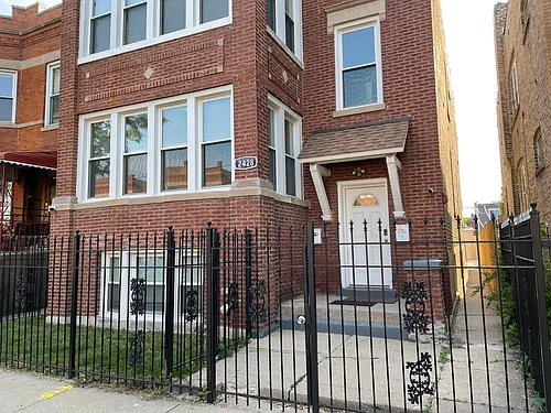 2428 N Avers Ave #1 Photo 1