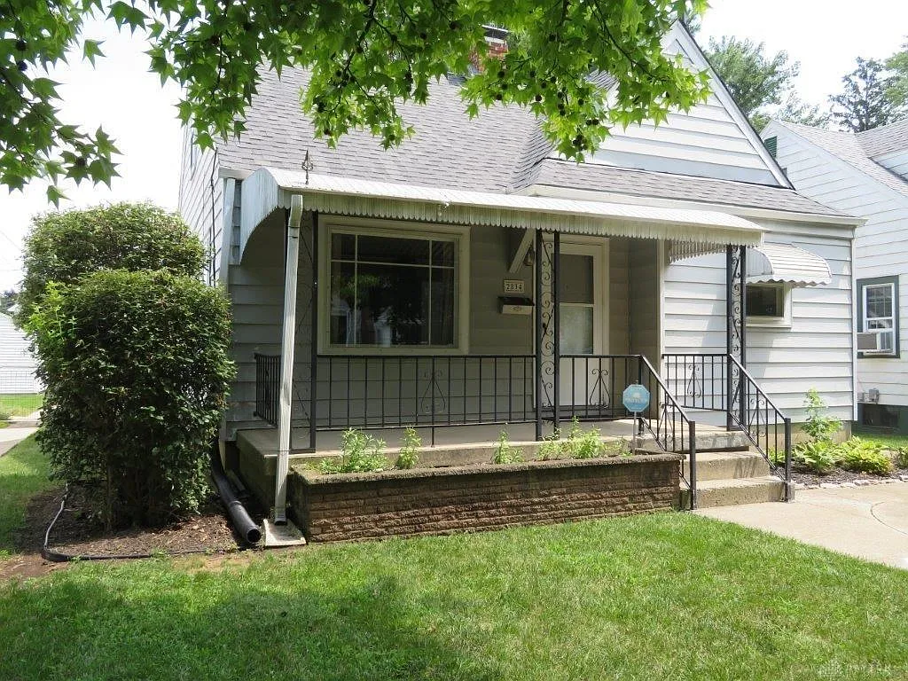 2834 Hazel Ave photo 1
