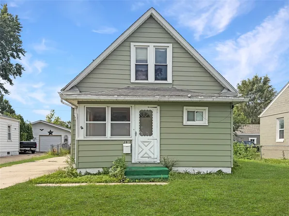 2905 E Walnut St, Des Moines, IA 50317