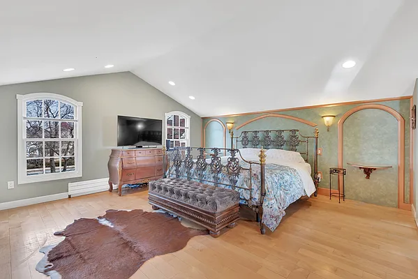 Sold by Compass | media 8