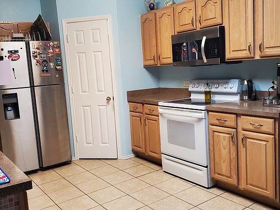 5th image of 2427 Basswood Dr