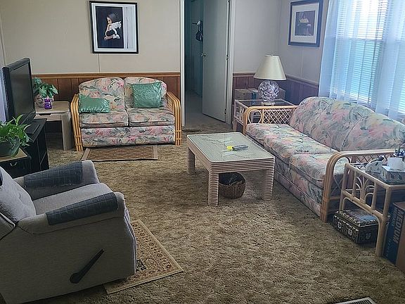 4th image of 26 Nash Cir