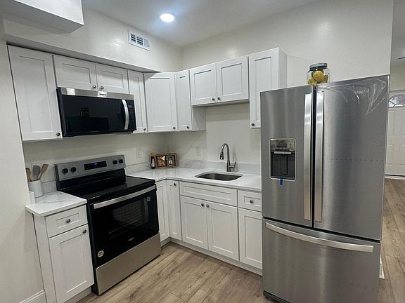 3rd image of 2720 E Biddle St
