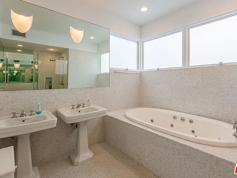 25212 Malibu Rd — Photo 28