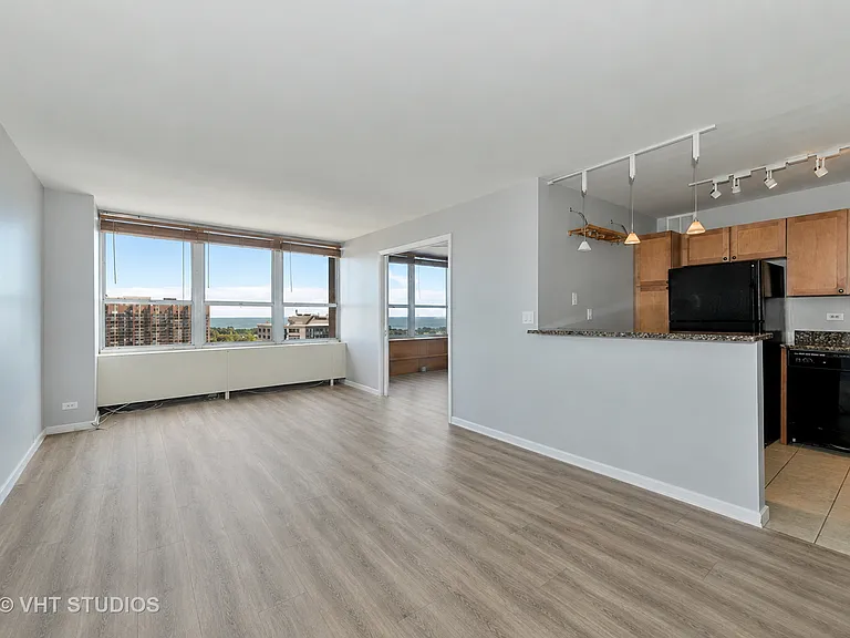 655 W Irving Park Rd #2106 — Photo 5