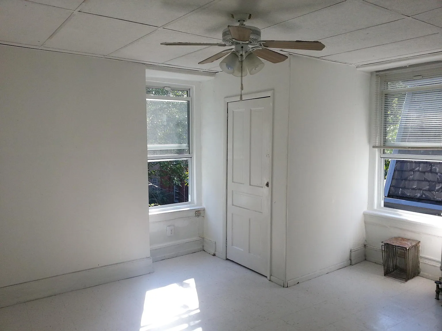 2 bed, 1000 sqft, $1,300 — Photo 3