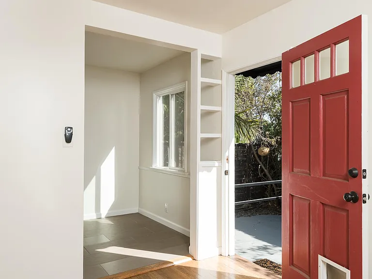 Rose Ave — Photo 3