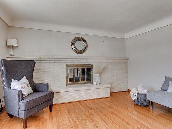 3rd image of 725 Forest Hill Dr