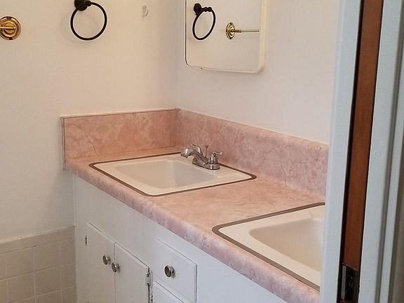 4th image of 24229 Madison St