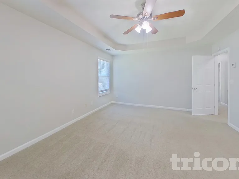 1916 Hillspring Ln — Photo 8