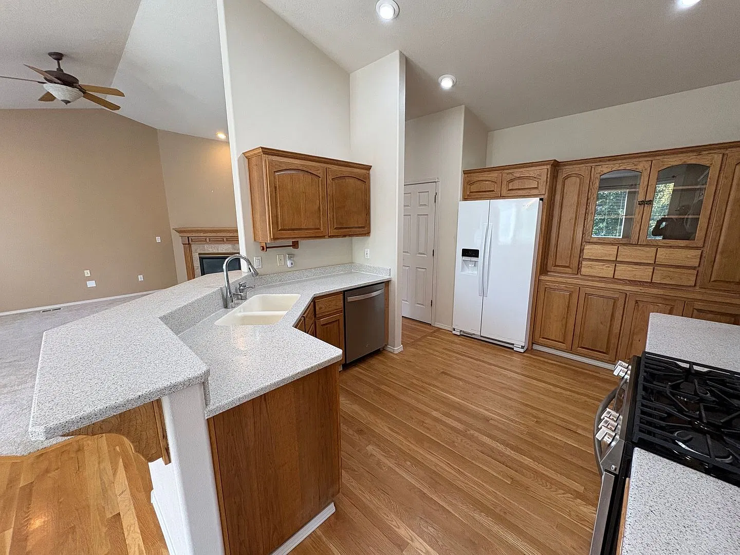 Spacious 4 Bed/ 2.5 Bath Single Family Home - SE Bend — Photo 4