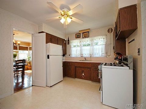 4th image of 12 Stewart Ave