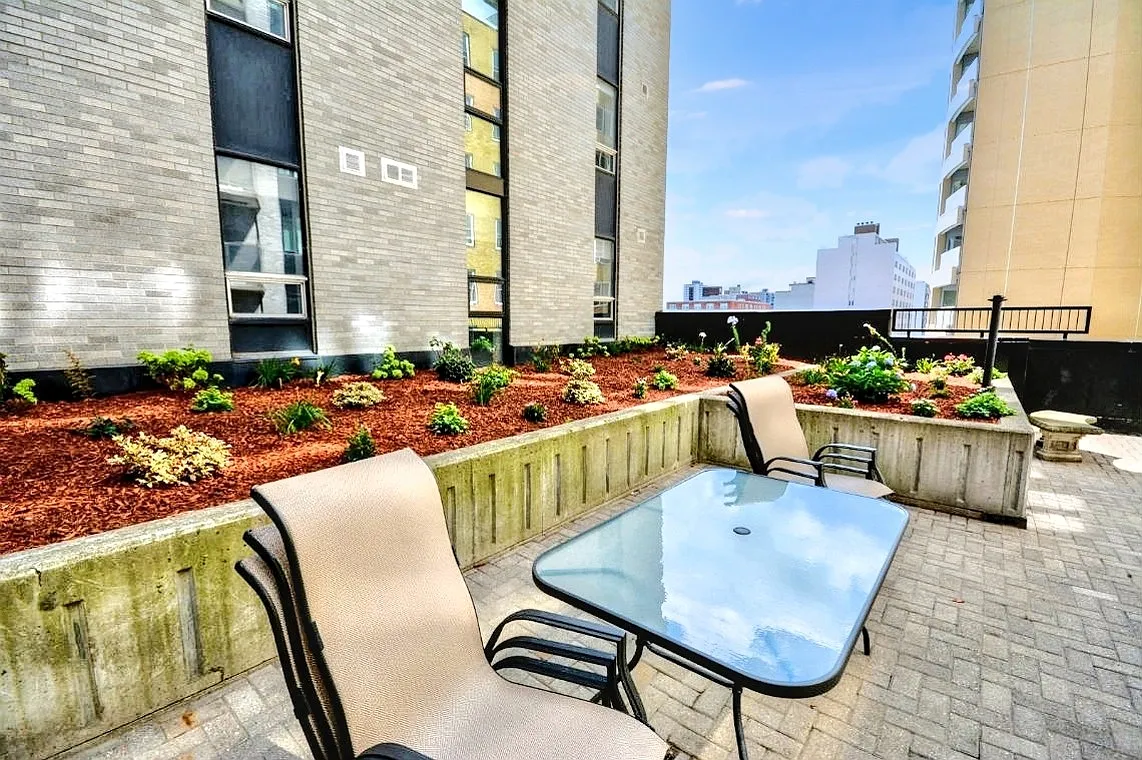 169 Lisgar St. — Photo 3