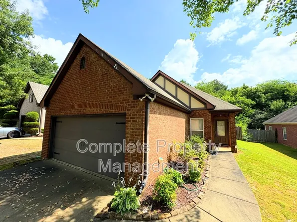 109 Oxmoor Place Cir, Birmingham, AL 35211