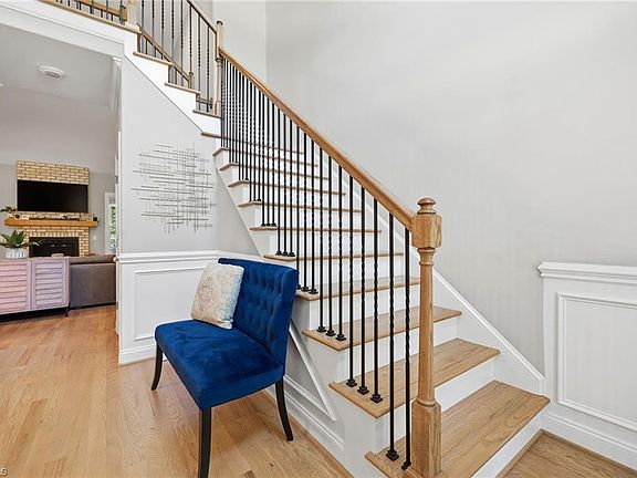 4th image of 1481 Meadowlands Dr