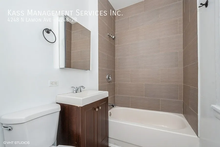 Gorgeous and Spacious 1 bed in Portage Park - Close to Blue Line — Photo 3