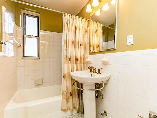 Sold by Voro, LLC | media 3