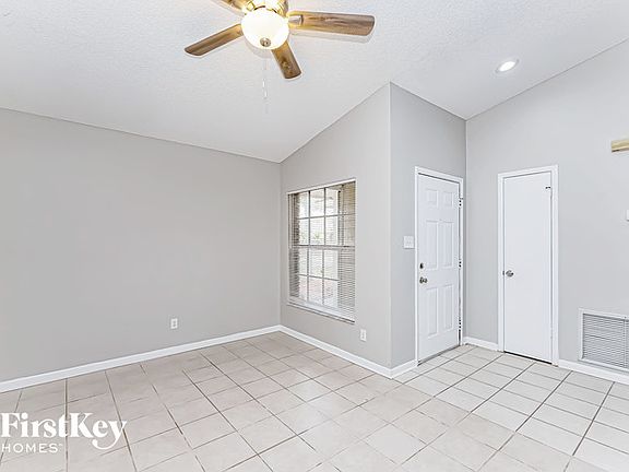 3rd image of 11813 Cedarfield Dr