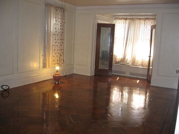3rd image of 70 Warrington Pl