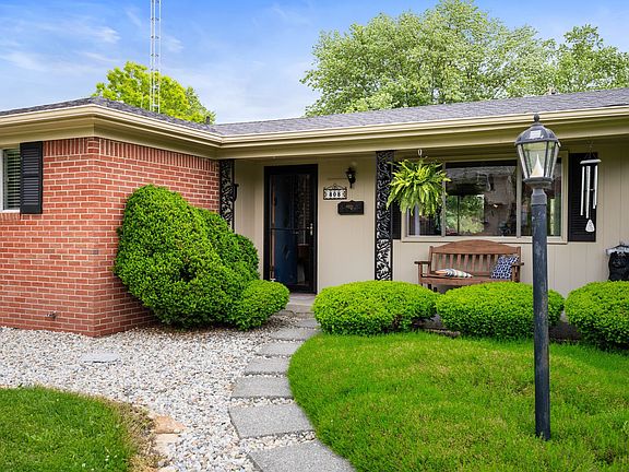 3rd image of 808 Parkview Dr