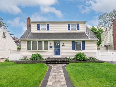 114 Dorset Avenue, Albertson, NY, 11507