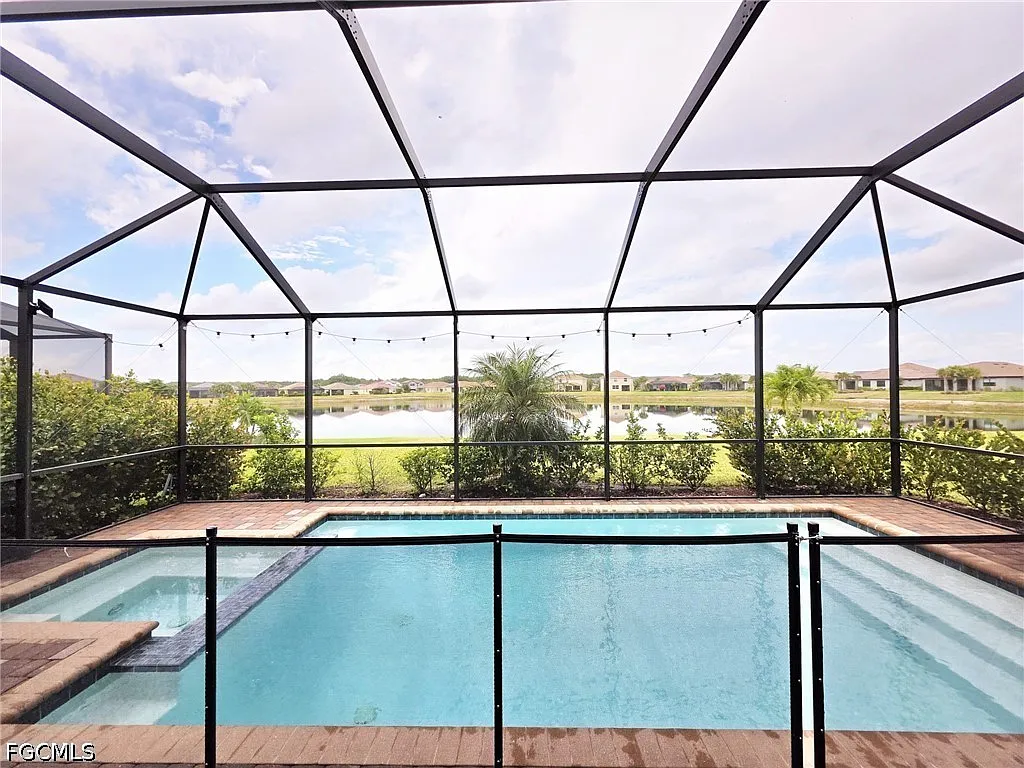 4 bed, 3.0 bath, 2032 sqft, $3,000 — Photo 2