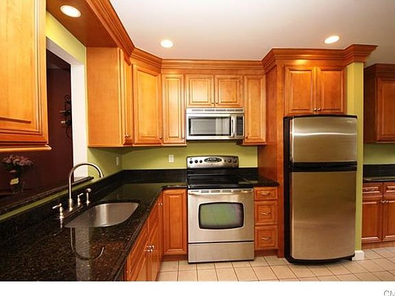2nd image of 566 Newfield Ave APT 6