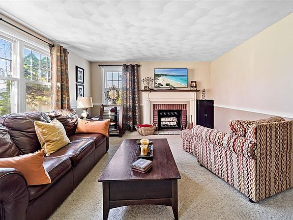 4th image of 405 Elmhaven Dr