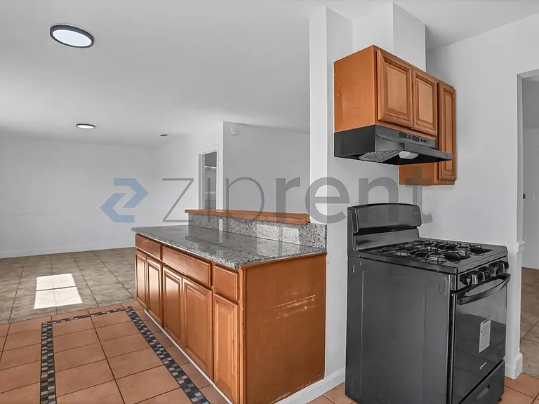 11103 S 11th Ave — Photo 17