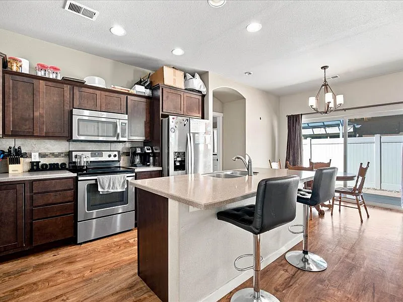 3 bed, 2.5 bath, 1338 sqft, $2,600 — Photo 4