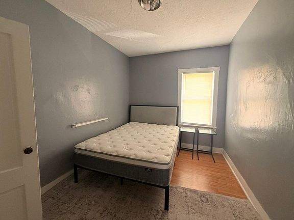 4th image of 227 Eagle St