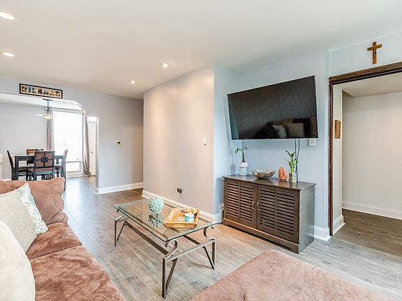 2nd image of 1362 Prospect Ave