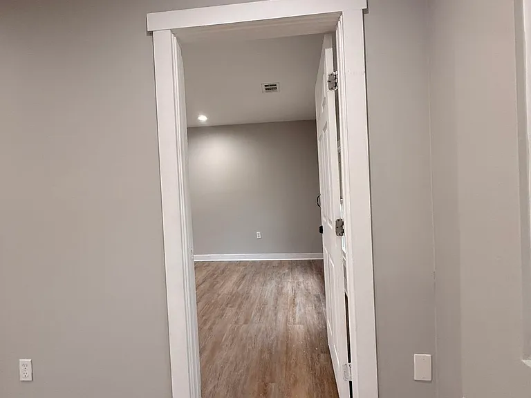 657 Robert E Lee Pkwy — Photo 16