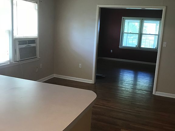5th image of 130 Murrell St