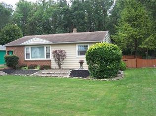 1343 Sisson Dr, North Tonawanda, NY 14120