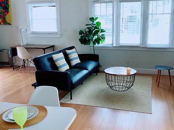 4th image of 1541 Berkeley St APT C