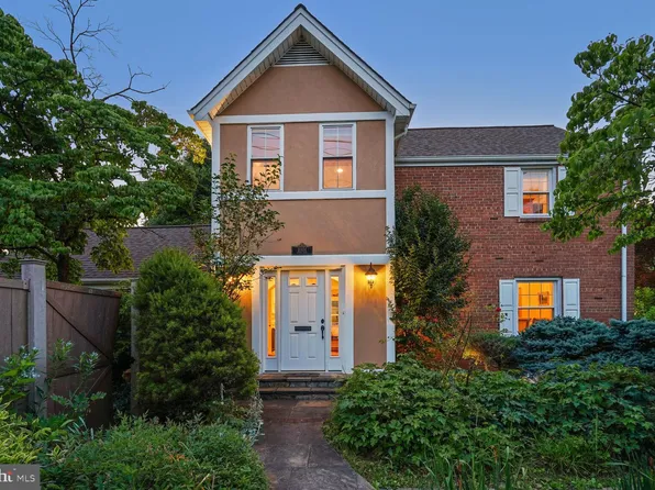 10114 Cedar Ln, Kensington, MD 20895