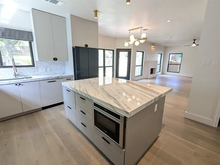 9257 Scenic Bluff Dr — Photo 11