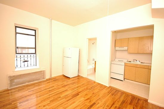 2nd image of 4455 Broadway APT 6J