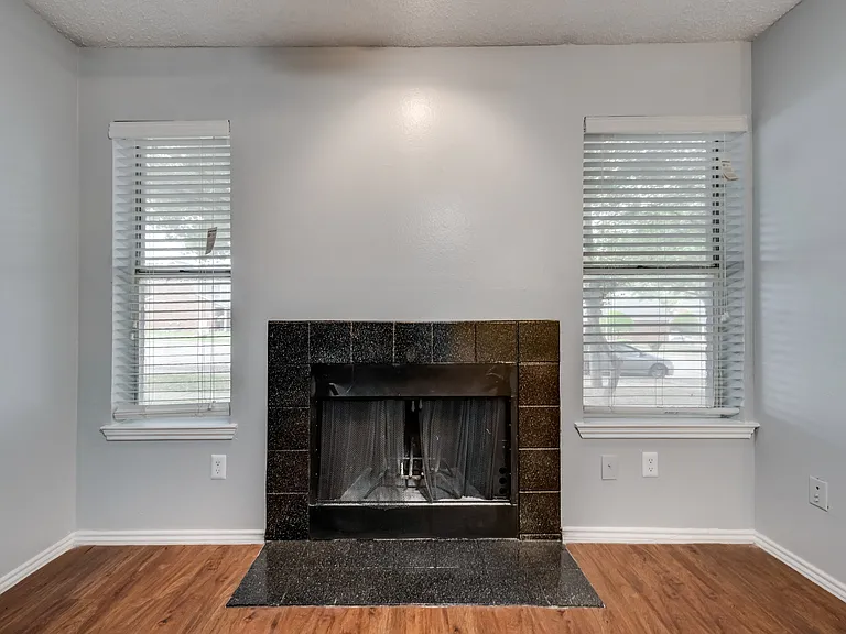 Evergreen Condominiums — Photo 6