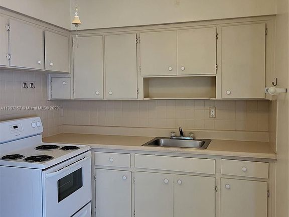 4th image of 16041 NE 19th Ct #2