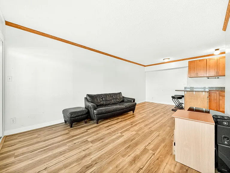 3388 Salt Lake Blvd #204 — Photo 2