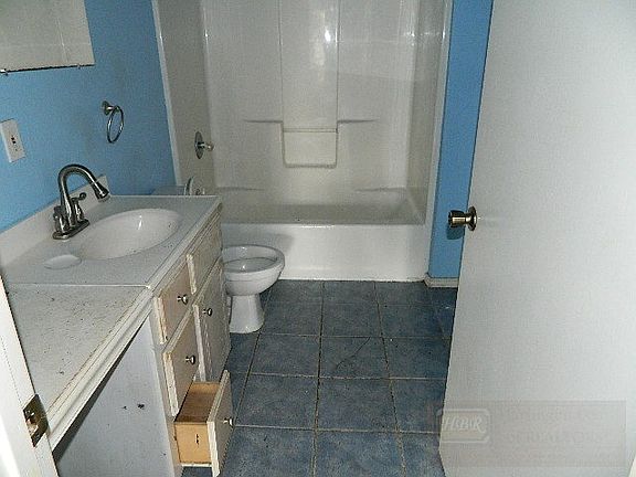 3rd image of 918 Wentz St