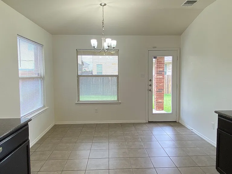 6011 Ambrose Cir — Photo 9