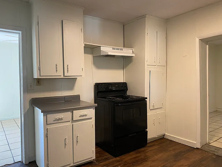 215 Queen Ave — Photo 7