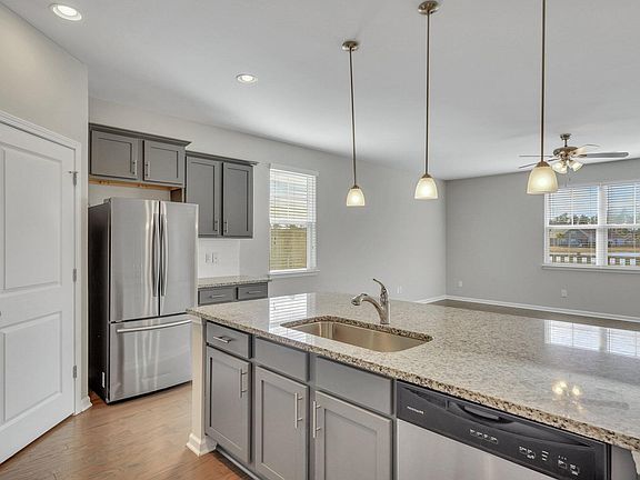 5th image of 123 Greenwich Dr
