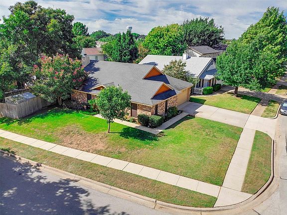 3rd image of 1440 Thistlewood Ln