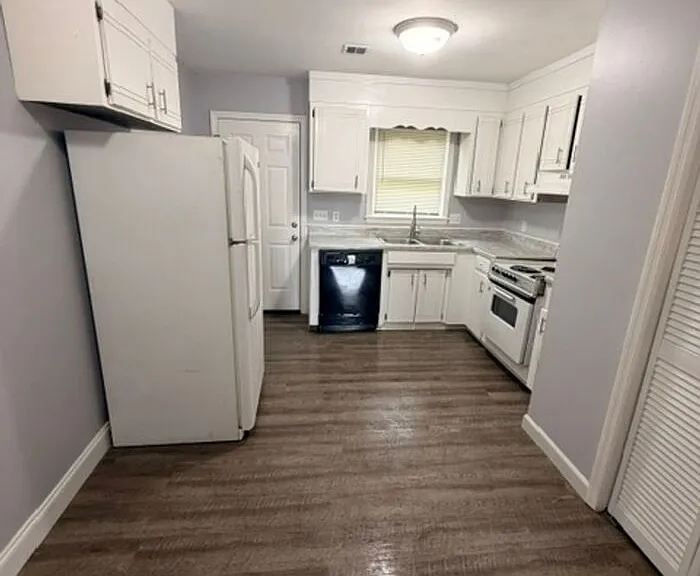 168 Sherman Dr — Photo 12